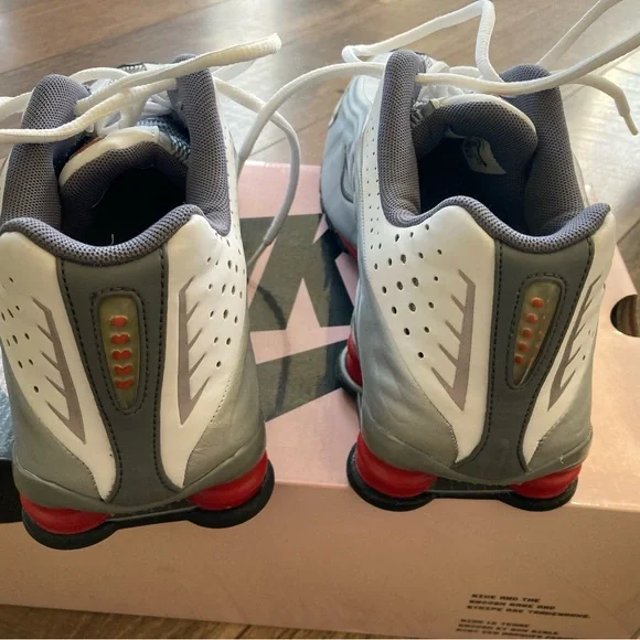Nike Shox R4 (comet red)